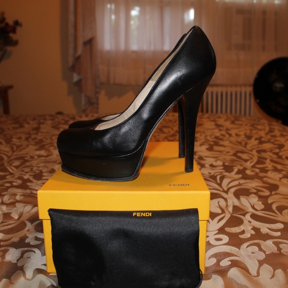 Fendi Leather Platform Pump - Picture 2 of 3